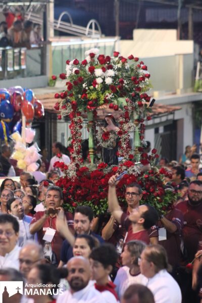 Procissão e Missa em honra a Santa Rita de Cássia reúnem centenas de