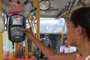 Estudantes relatam dificuldades no acesso ao passe estudantil gratuito. Foto: Divulgação/Prefeitura