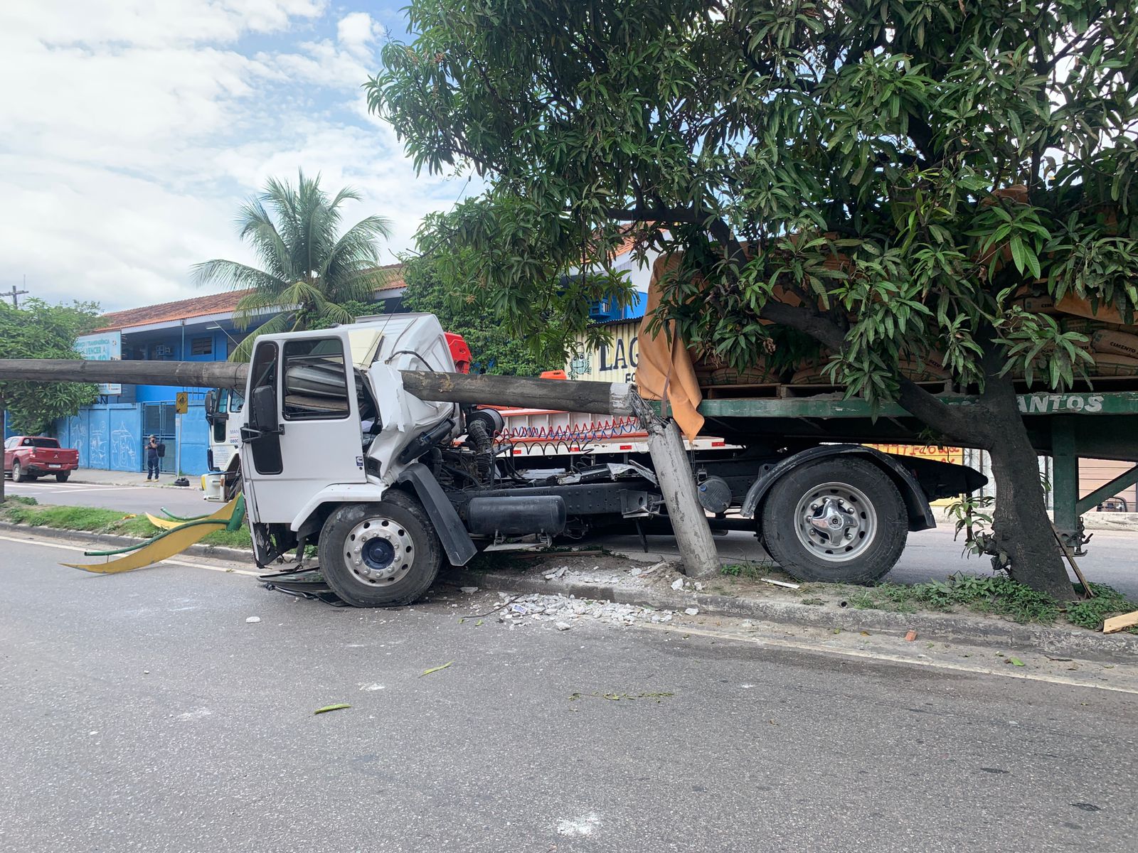 WhatsApp Image 2021 12 02 at 11.43.00 1 » Após acidente na Av Rodrigo Otávio, população cobra reforço na sinalização de trânsito