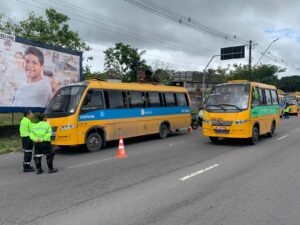 Prefeitura de Manaus realiza operação para combater irregularidades do transporte público, na zona leste