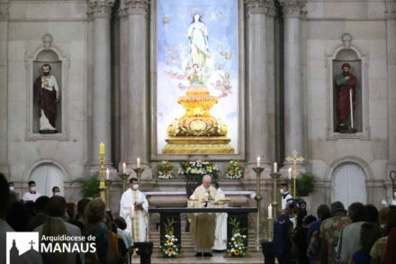Solenidade de Páscoa é realizada na Catedral Metropolitana de Manaus