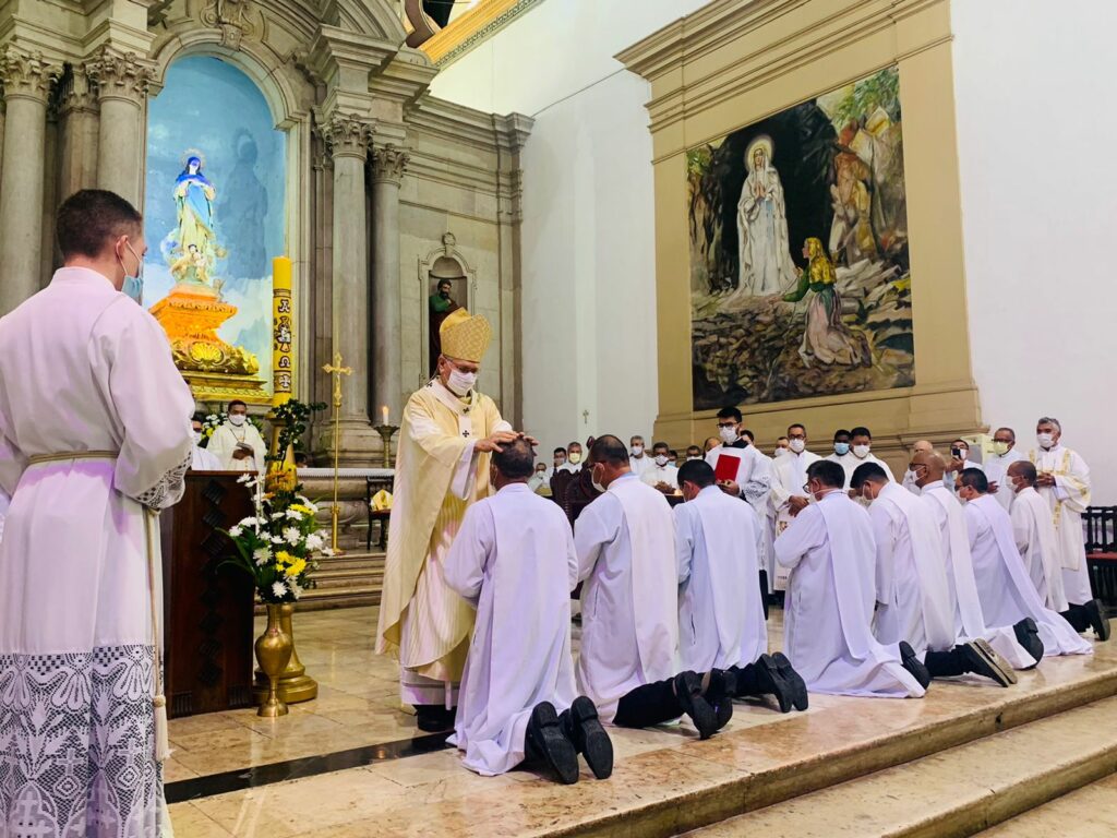 Igreja de Manaus recebe oito novos diáconos permanentes