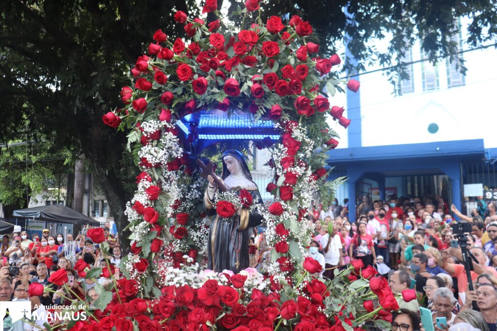 Procissão e Missa encerram Festa de Santa Rita de Cássia em Manaus