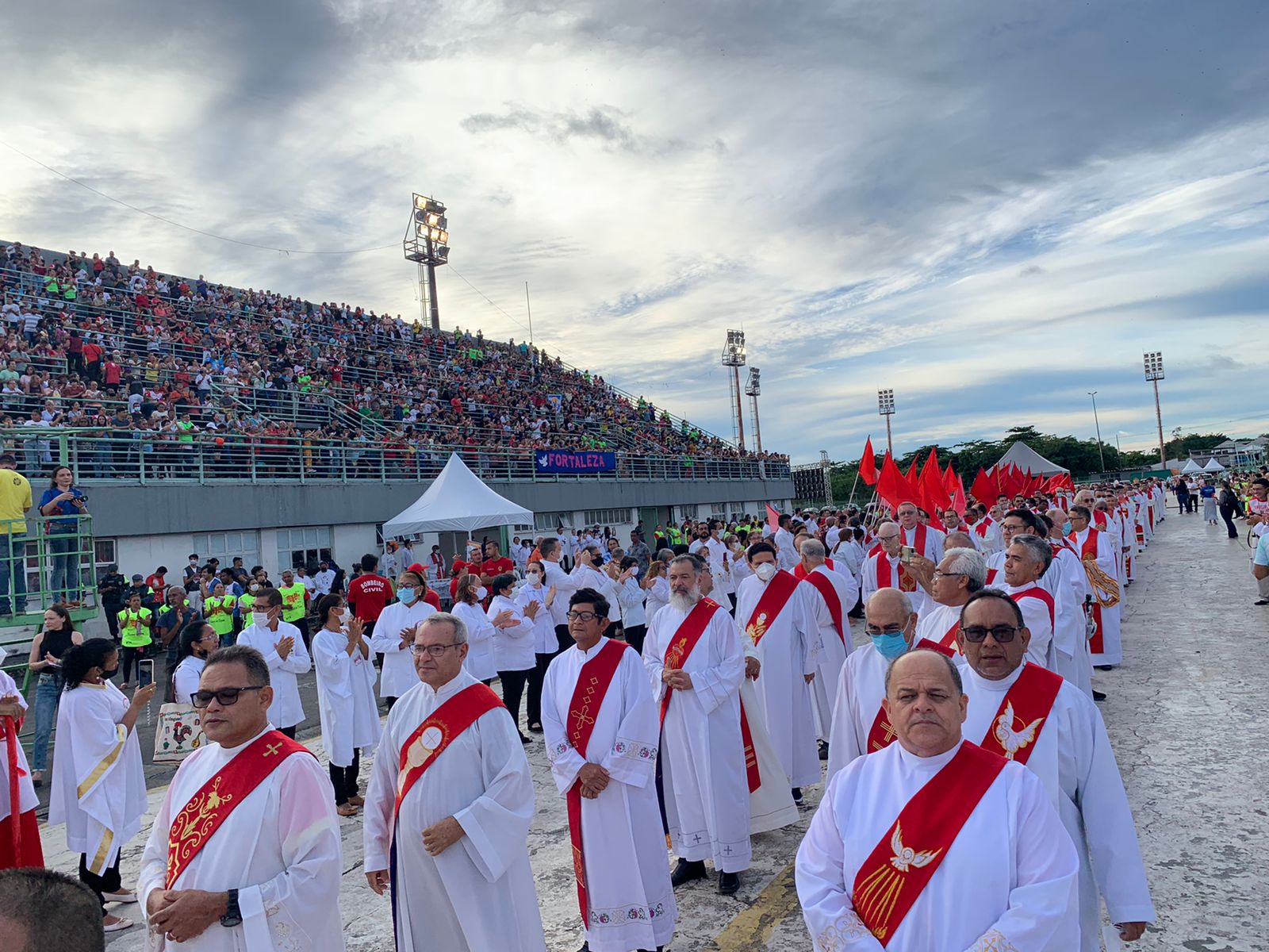 Inicia celebração da Santa Missa de Pentecostes