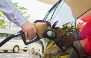 Preço da gasolina chega a R$ 7,95 no Amazonas, e especialista dá dicas de como economizar nesse período 