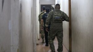 Integrantes de facção criminosa são presos em operação policial no Centro de Manaus