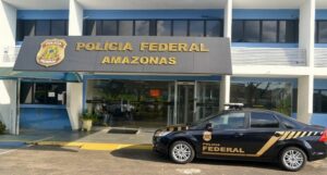 Mais de 7 toneladas de cassiterita são aprendidas em caminhão no Distrito; polícia suspeita que a mercadoria seria destinada para alguma empresa no polo industrial de Manaus
