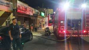 Incêndio atinge marcenaria na madrugada de domingo no bairro Petrópolis 