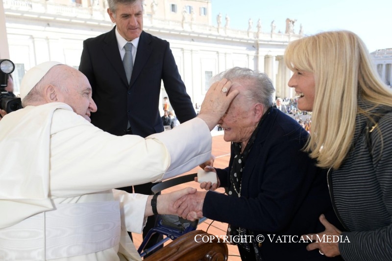 Papa Francisco recorda o Dia Mundial do Alzheimer em audiência geral no vaticano