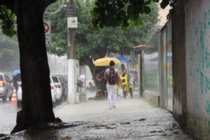 Em pleno verão amazônico, Manaus registra forte chuva no início de outubro, mudança climática propicia o surgimento de síndromes gripais