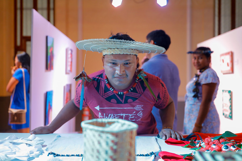 26 artistas indígenas expõem obras de arte que retratam a cultura amazônica (Foto Divulgação Semcom)