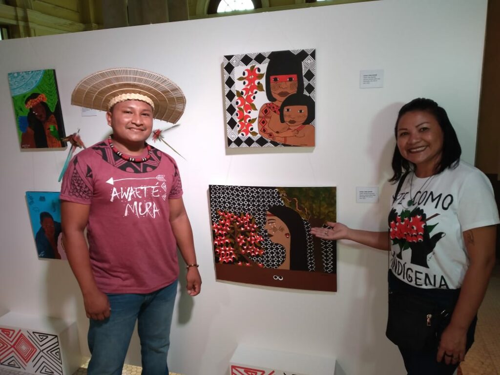Pinturas indígenas expostas no Palácio Rio Branco (Foto: Cristovão Nonato)