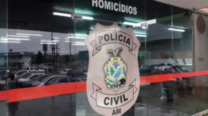 Homem é preso por feminicídio na zona leste de Manaus; o suspeito assassinou a ex-companheira na frente dos três filhos.