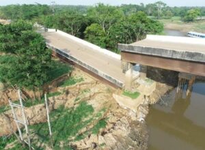 Ponte interditada na BR-319 desaba e isola região no Amazonas; estrutura desmoronou 10 dias após desabamento da ponte sobre o Rio Curuçá, que deixou quatro mortos, 14 feridos e um desaparecido.