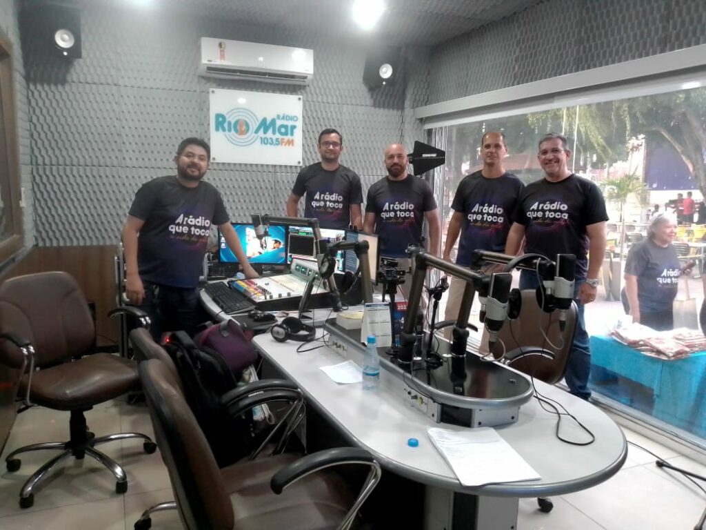 Equipe de transmissão do aniversário da rádio (Foto: Nuno Lôbo)