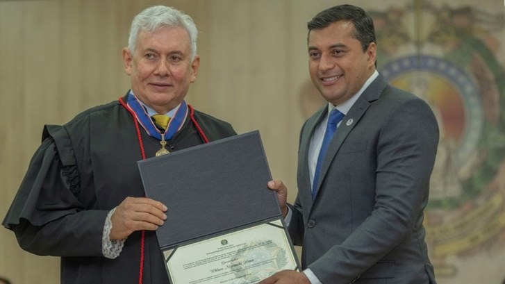 Governador reeleito recebe diploma das mãos do presidente do TRE/AM (Foto Divulgação)