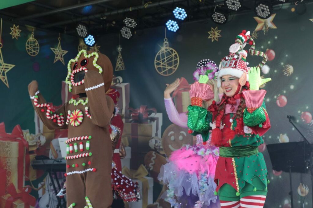 Companhia do Teatro Metamorfose se apresenta no "Natal Itinerante" (Foto Divulgação)