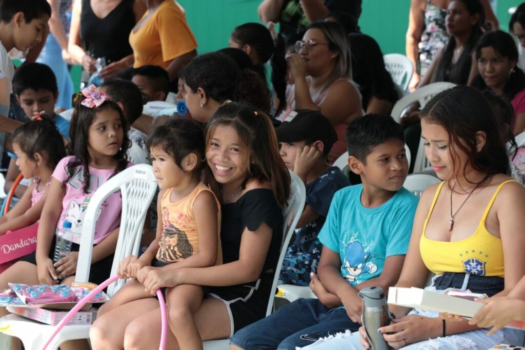 Apresentação e brincadeiras ao público infantil (Foto Divulgação)