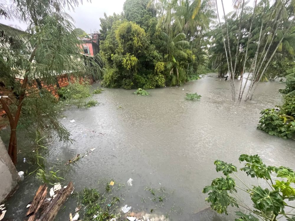 Terreno fica inundado no Alvorada 3 (Foto: Jhon Lobato)