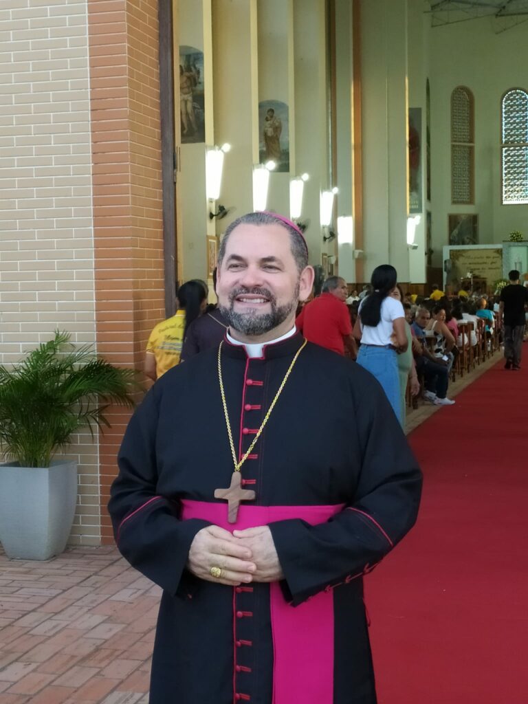 Dom José Albuquerque é empossado Bispo da Diocese de Parintins