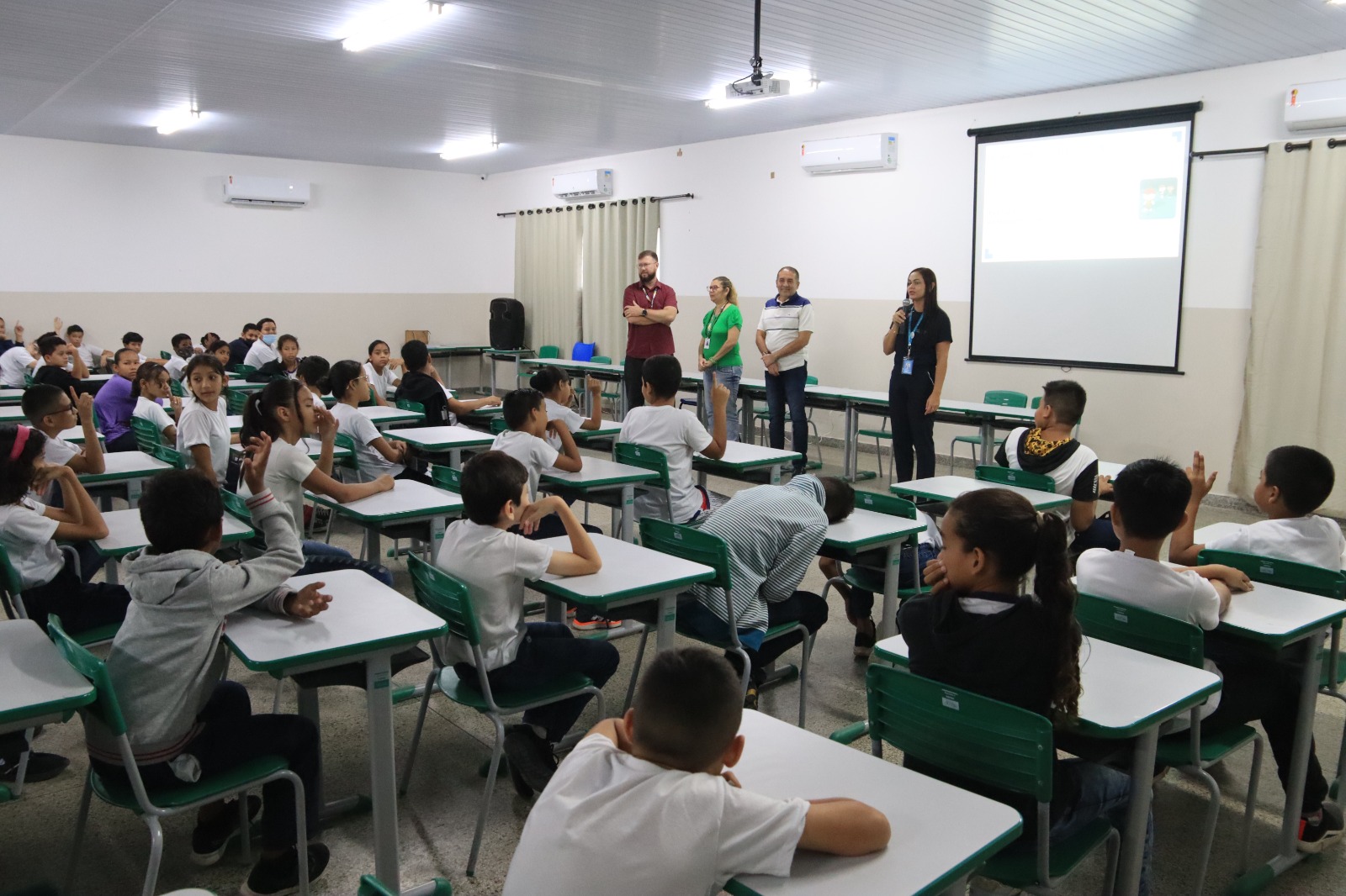 Bullying escolar: suas manifestações e enfrentamentos nas escolas estaduais  de Tabatinga-AM - Editora Dialética