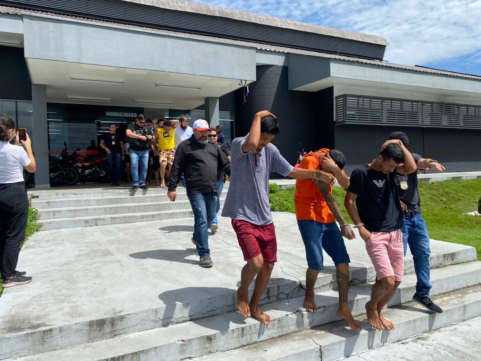 Nove pessoas são presas por extorsão mediante sequestro