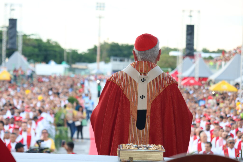 Pentecostes reúne mais de 50 mil fiéis no sambódromo