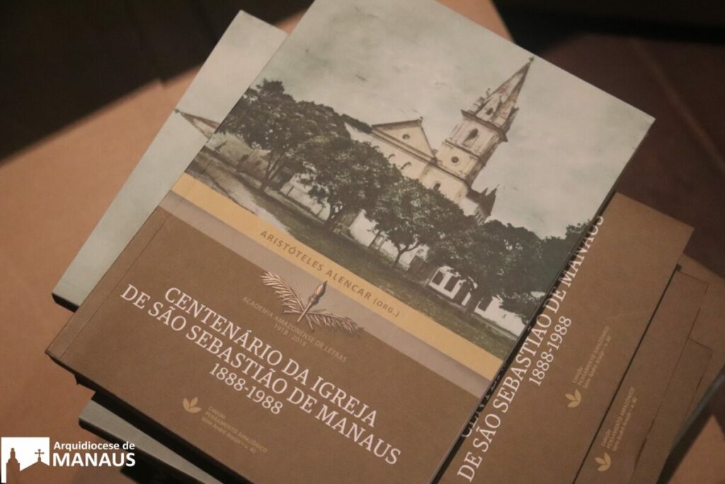 Livro sobre o centenário da Igreja de São Sebastião é lançado na Academia Amazonense de Letras