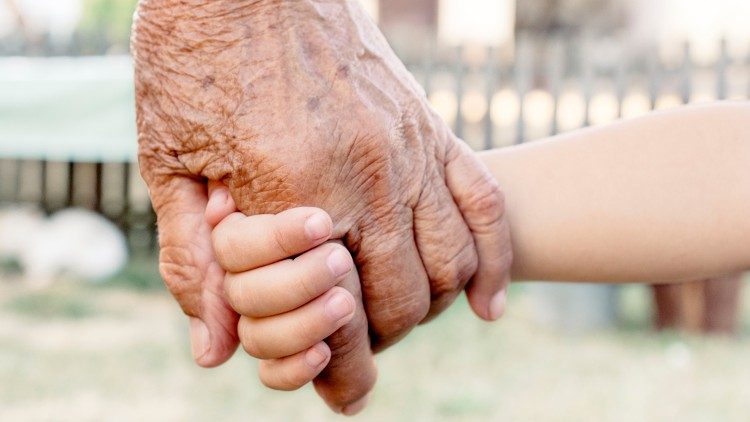 Na velhice não me abandones é tema do Dia Mundial dos Avós e Idosos