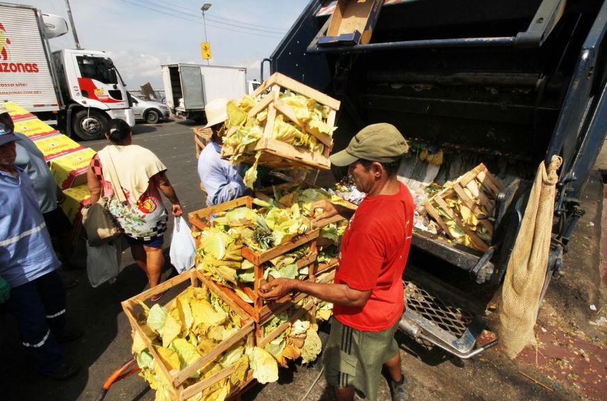 Toneladas de alimentos são desperdiçadas em feiras de Manaus. Foto: Divulgação/Internet