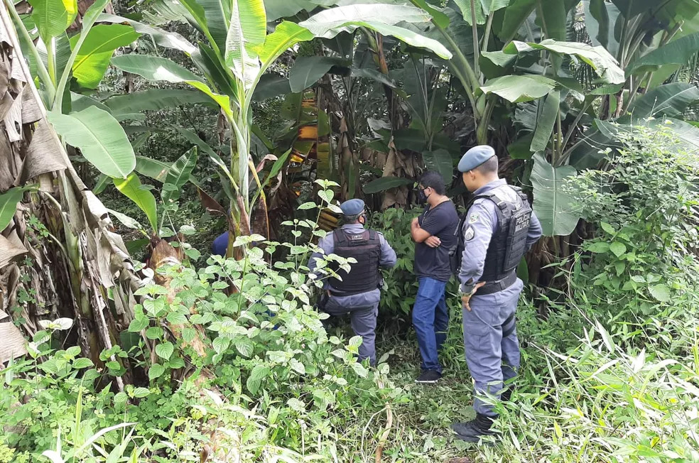 Polícia isola cena do crime, em área de mata, na zona norte de Manaus. Foto: Divulgação/Internet