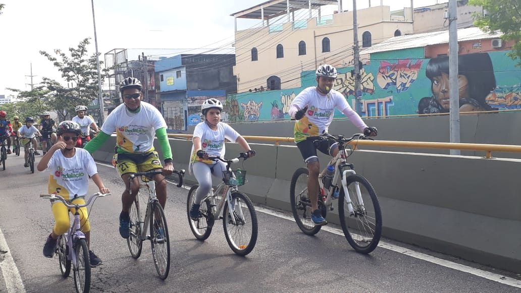 Ciclistas pedalando pelas ruas de Manaus, no evento promovido pela Samel. Foto: Divulgação/Internet