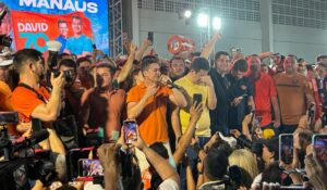 Com 576.171 votos, David Almeida é reeleito prefeito de Manaus.