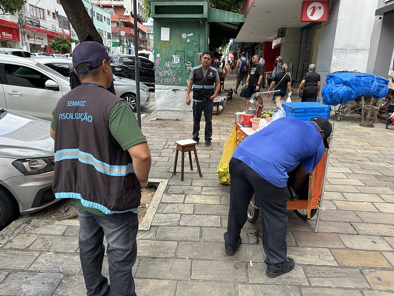 Centro de Manaus vendedores ambulantes carrinhos feiras - Gildo Smith - Semacc