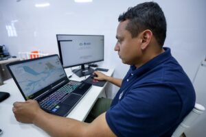 UEA participa da implementação de obra que levará internet de fibra óptica para 12 municípios do Amazonas. Foto: Divulgação UEA 