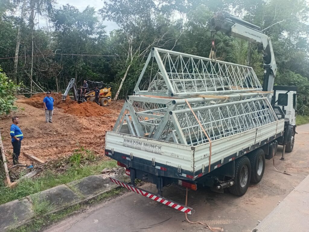 A chegada dos equipamentos em Presidente Figueiredo (Foto: Nuno Lôbo/Rádio Rio Mar)