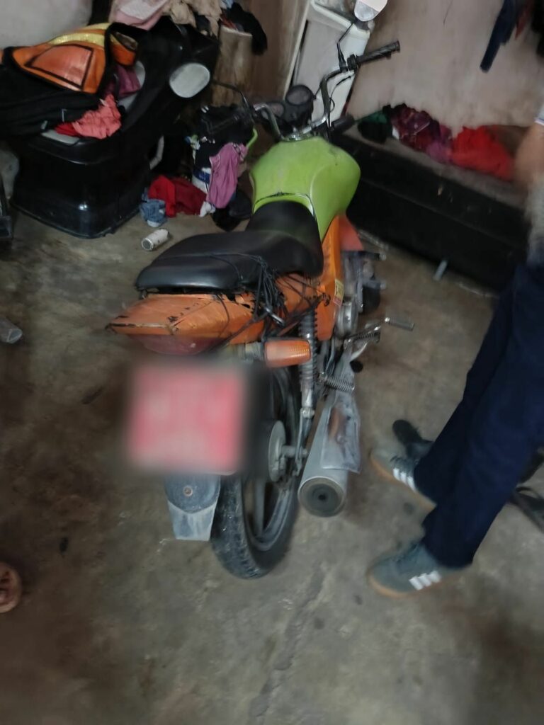 Motocicleta apreendida na casa do autor (Foto Divulgação)