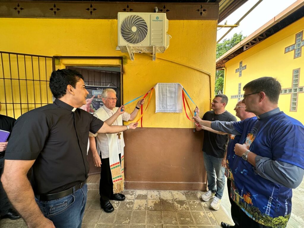 retransmissora, novo airão, rio mar, 90,1