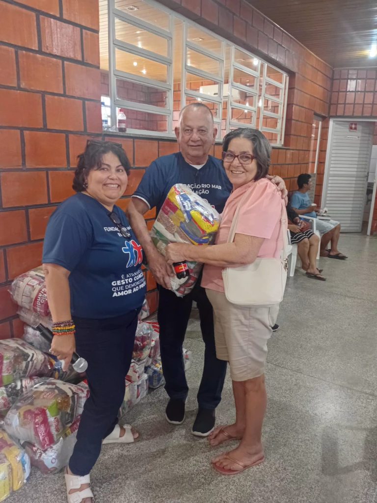 Distribuição de cestas básicas (Foto: Nuno Lôbo/Rádio Rio Mar)