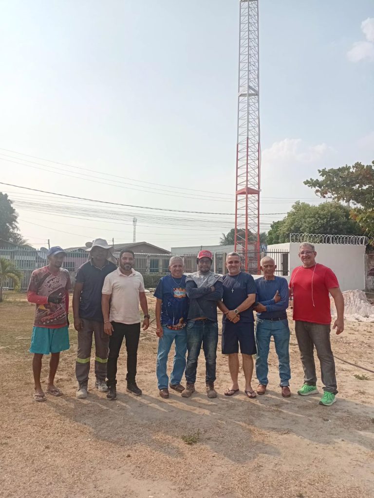 Equipe técnica de projeto e construção da retransmissora (Foto: Nuno Lôbo/Rádio Rio Mar)